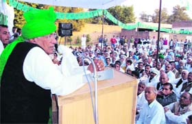 Om Prakash Chautala addresses party workers at Fatehabad