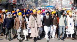 Baljeet Singh Daduwal and other hardliners leading a march staged in response to the bandh call given by various radical Sikh organisations, in Bathinda on Monday.