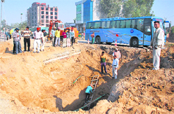 Sewerage-laying work in progress on the Chandigarh-Ambala National Highway in Zirakpur