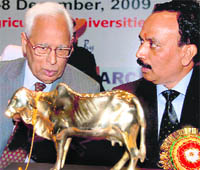 J&K Governor NN Vohra with V-C of NDRI AK Srivastava at the 34th convention of V-Cs in Karnal on Monday.