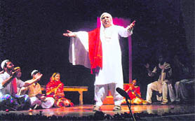 Asgar Wajahats classic play Jis Lahore Nahin Vekhya, Oh Janmaya Nahin being staged by artistes of Yugmanch at Nainital on Monday. A Tribune photograph