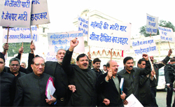 BJP MLAs led by the Leader of Opposition V.K. Malhotra protest against rising prices in New Delhi 