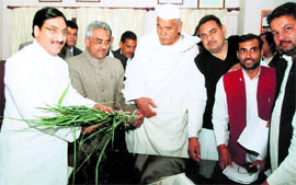 Bharatiya Kisan Union leader Mahendra Singh Tikait during a meeting with Uttarakhand Chief Minister Ramesh Pokhriyal Nishank in Dehradun on Wednesday