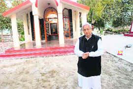 Mohan Lal Paruthi stands outside the war memorial in Fazilka.