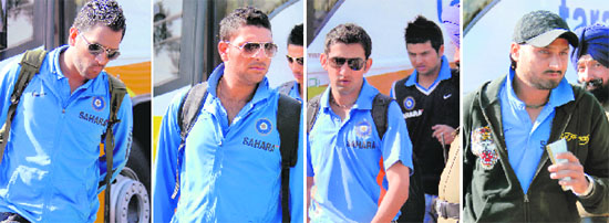 MS Dhoni, Yuvraj Singh, Gautam Gambhir, Suresh Raina and Harbhajan Singh leave the city after the T20 match.
