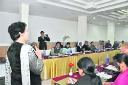 Dr Sandhya Gupta, lecturer in AIIMS,New Delhi, holds a talk with old age home managers in Dehradun on Monday. 