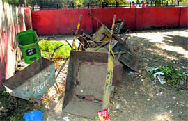 Discarded garbage bins and carts dumped inside Krantimaan Park by municipal officials in Hisar spoil the ambience of the place. Photo: Subhash Kumar