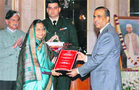 President Pratibha Devisingh Patil presents the Lal Bahadur Shastri Award for Excellence in Public Administration, Academics and Management 2009 to Group CEO, Bharti Enterprises, Sunil Mittal at a function in Rashtrapati Bhavan in New Delhi on Tuesday.