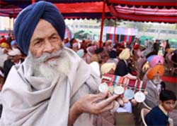 World War II veteran Kohar Singh shows his medals during the Vijay Diwas celebrations at Bathinda 
