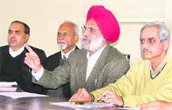 Jagmohan Singh, Dr Arun Mitra and others release the report of the fact-finding committee on the recent violence in Ludhiana
