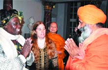 Climate talks baba Balbir Singh Seechewal greets religious leaders of different nations at Copenhagen. 