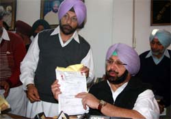 Congress leader and former chief minister Captain Amarinder Singh addressing media in Bathinda on Thursday. 