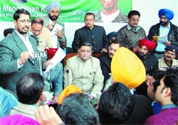 Local Bodies Minister Manoranjan Kalia listens to public grievances at a sangat darshan in Amritsar.