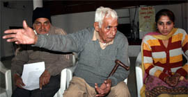 Freedom fighter, Master Karta Ram Sewak, adressing the media at Teachers Home in Bathinda on Friday.