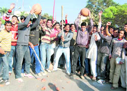 Sanskrit students smash pots in protest against a slow progress of Kumbh-related works in Haridwar. Tribune photo: Rameshwar Gaud
