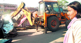 City Magistrate Archana Grehawar monitors an anti-encroachment drive at Lal Tuara bridge in Haridwar.