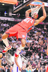 New Jersey Nets Sean Williams goes up for a slam dunk against the Toronto Raptors during the second half of their NBA basketball game in Toronto, on Friday.