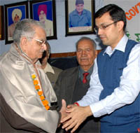 SDM Amit Dhaka honouring prominent poet Harish Himani during a function at Abohar. Photo by writer