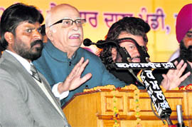 BJP leader Lal Krishan Advani addresses a gathering in Ludhiana.