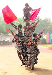 SSB jawans demonstrate their skills during the 46th anniversary celebrations of Sashastra Seema Bal in New Delhi on Sunday.