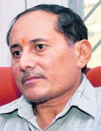Yashwant Singh Rawat, a senior PCS officer, was caught by a vigilance team in Dehradun