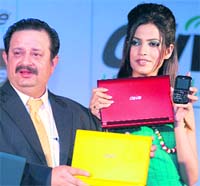 Olive Telecommunications chairman Arun Khanna along with a model at the launch of the companys 3G-embedded netbooks and mobile phones in New Delhi on Tuesday