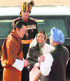 Prime Minister Manmohan Singh speaks to King of Bhutan, Jigme Khesar Namgyel Wangchuck, as President Pratibha Patil looks on during a welcome ceremony at the Rashtrapati Bhawan in New Delhi on Tuesday.