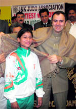 Chief Minister Omar Abdullah felicitates Nippu Jamwal, who won gold in the Asian Judo Championship in Lebanon