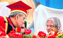 Former President Abdul Kalam and Uttar Pradesh Governor BL Joshi at the 7th convocation of Uttar Pradesh Technical University in Lucknow on Tuesday.