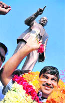 BJP president Nitin Gadkari being welcomed during a rally in Nagpur.