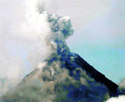 Mayon Volcano spews ash anew in a mild eruption as viewed from Legazpi city in Albay province, 500 km southeast of Manila, on Tuesday. Almost all of the 47,000 residents living on the slopes of the rumbling volcano in central Philippines have moved to emergency shelters