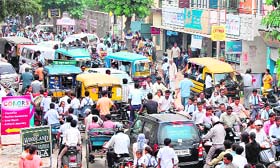 Traffic congestion in front of a school in Haridwar on a normal day