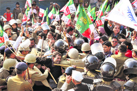 UKD workers being stopped by the police from proceeding towards the Assembly House.