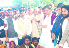 Haridwar MP Harish Rawat addresses displaced slum villagers on Thursday.