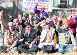 SSB guerrillas stage a dharna in Dehradun on Thursday.
