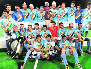 India began the year promisingly winning the Azlan Shah Cup, but failed to qualify for the 2012 London Olympics and the 2010 Champions Trophy in Germany