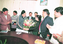 A delegation of the Uttarakhand Film Association, led by renowned singer Sangeeta Daudiyal, greets Chief Minister Ramesh Pokhriyal Nishank in Dehradun on Saturday.