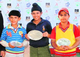 Karandeep Kochhar, Jaiveer Sandhu and Aadil Bedi with their trophies