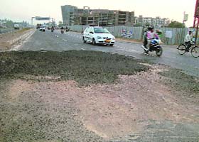 Much to the inconvenience of road users, a section of the Zirakpur national highway has been left uncarpeted