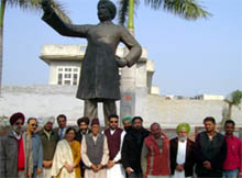 Cong leaders after paying tribute to Lala Lajpat Rai at Dudeke.