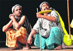 Artistes stage a play ‘Eh Lahoo Kis Da Ha’ at Shivalik Public School, Phase VI, Mohali