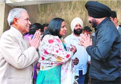 MS Bitta of the AIATF interacts with Aradhana and father Anand Prakash during his visit to Panchkula, Sector 6