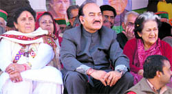 Congress leaders Kaul Singh and Vidya Stokes at a state-level rally organised to commemorate 125 years of the Congress, in Una on Monday