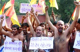 People from Bundelkhand demonstrate to press for their demand of a separate state, at Jantar Mantar in New Delhi