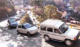 A view of traffic on the Lakkar Bazaar at Shimla