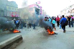 Shopkeepers protest against the anti-encroachment drive of the Municipal Corporation in Jalandhar