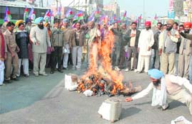 Activists of the Lok Jan Shakti Party burn effigies of the Punjab Government and the Centre in Bathinda on Friday in protest against price rise