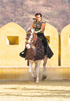 As Indian gladiator, Salman Khan plays a tribal warlord in an indeterminate region in Anil Sharmas Veer taking on the might of the British Raj around the time of the outbreak of the First War of Independence
