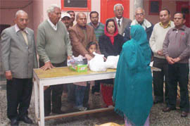 The members of the Shree Arorvansh Geeta Bhawan Asahai Hitkarni Sabha, Fazilka, providing succour to a widow at the Geeta Bhawan Temple in Fazilka. 