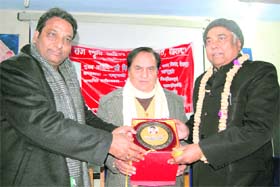 Mayor Vinod Chamoli honours Hindi poet Budhinath Mishra at a function held in Dehradun